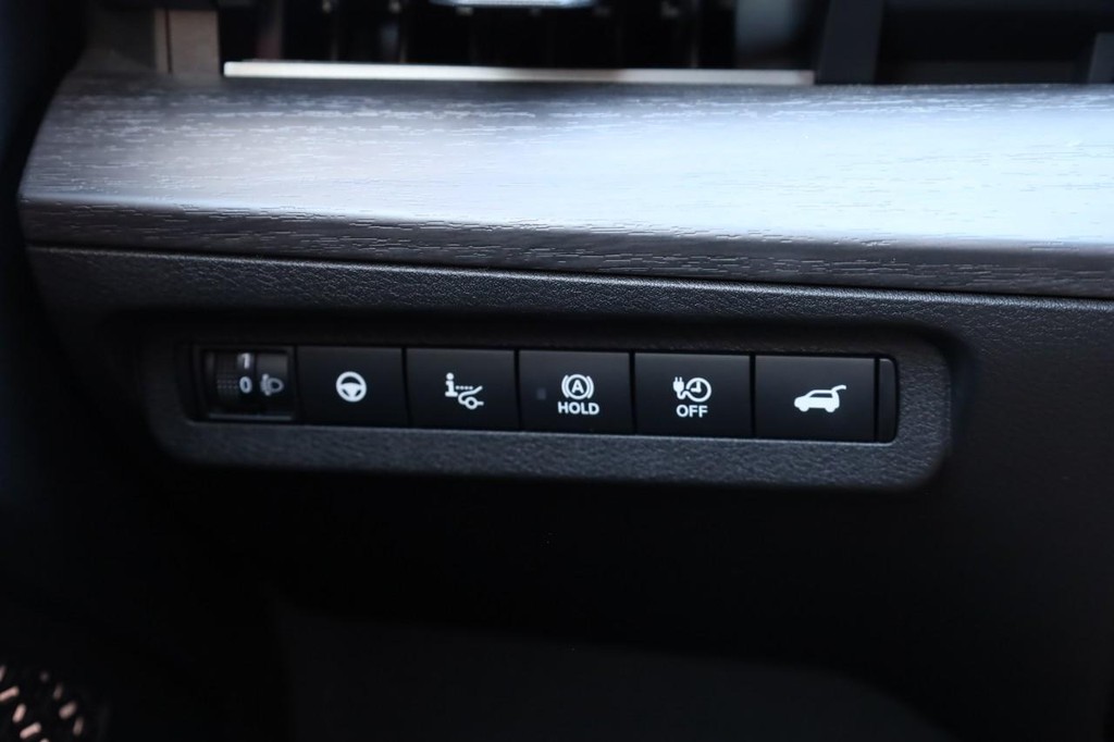 Nissan ARIYA Vehicle Full-screen Gallery Image 22