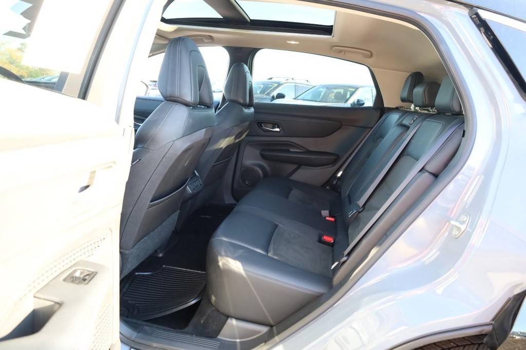 Nissan ARIYA Vehicle Full-screen Gallery Image 24