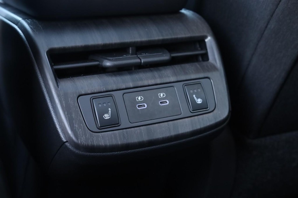 Nissan ARIYA Vehicle Full-screen Gallery Image 25