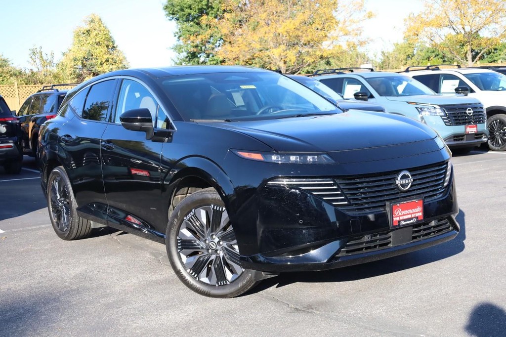 Nissan Murano Vehicle Full-screen Gallery Image 2