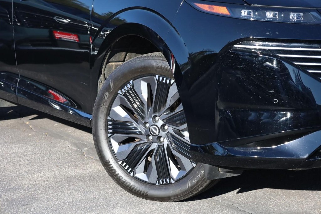 Nissan Murano Vehicle Full-screen Gallery Image 3
