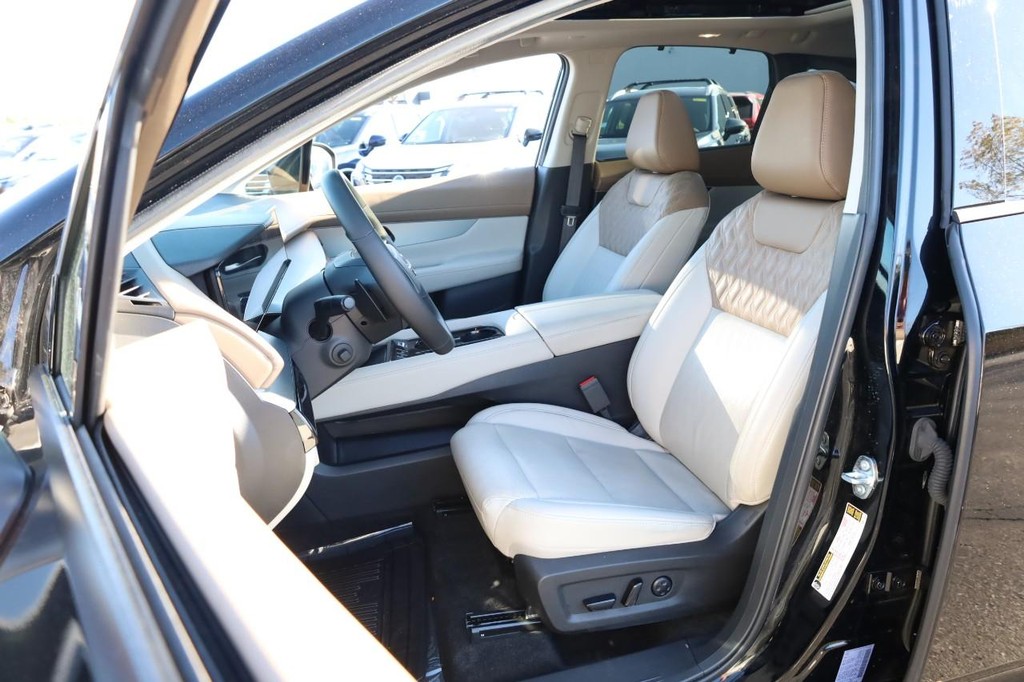 Nissan Murano Vehicle Full-screen Gallery Image 8