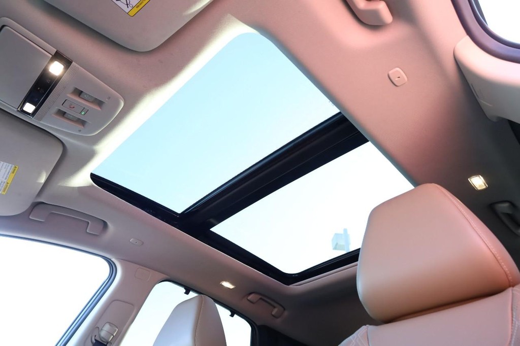 Nissan Murano Vehicle Full-screen Gallery Image 9