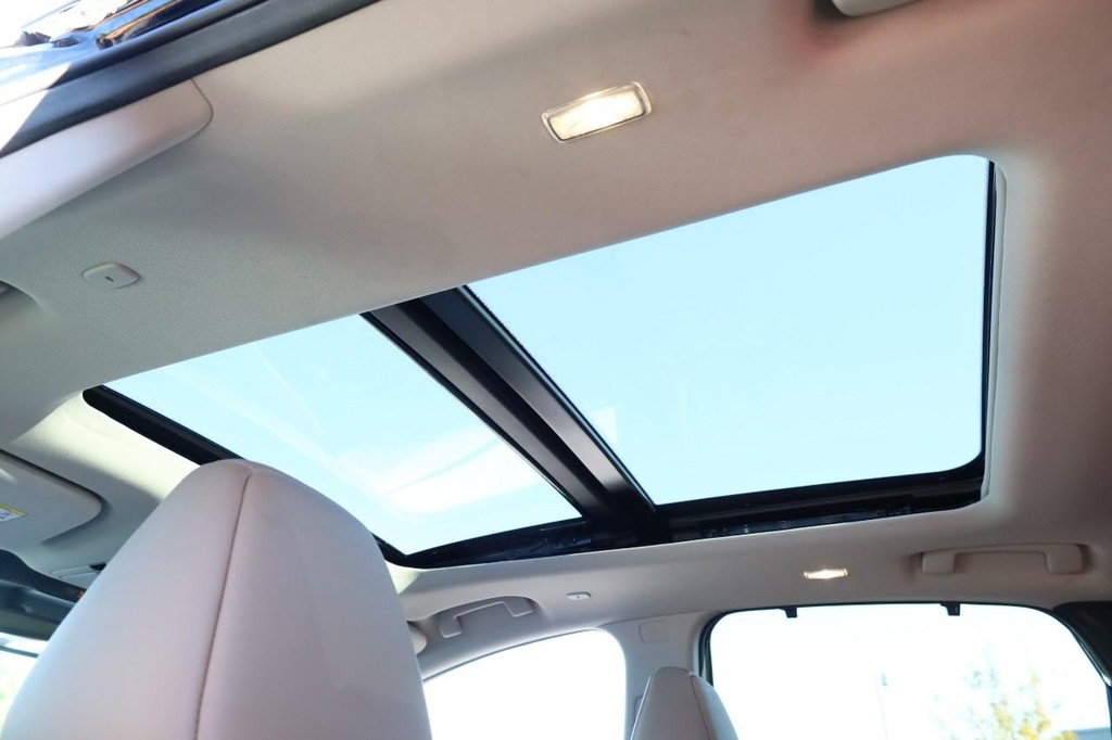 Nissan Murano Vehicle Full-screen Gallery Image 10