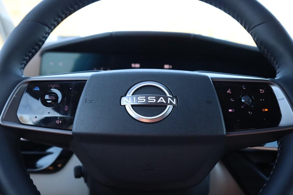 Nissan Murano Vehicle Full-screen Gallery Image 11
