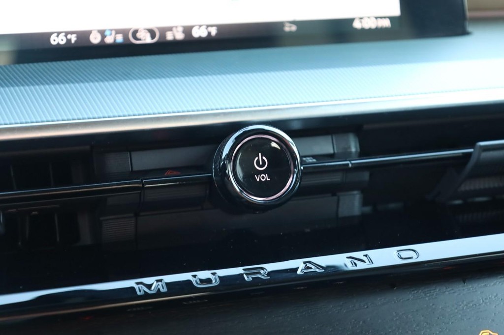 Nissan Murano Vehicle Full-screen Gallery Image 16