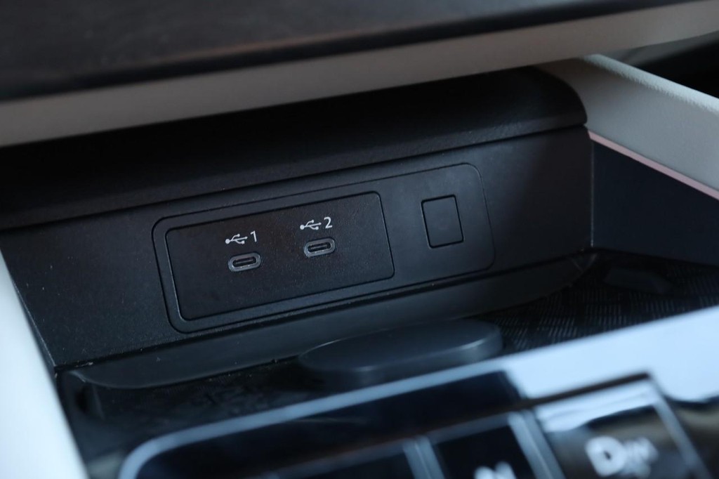 Nissan Murano Vehicle Full-screen Gallery Image 18