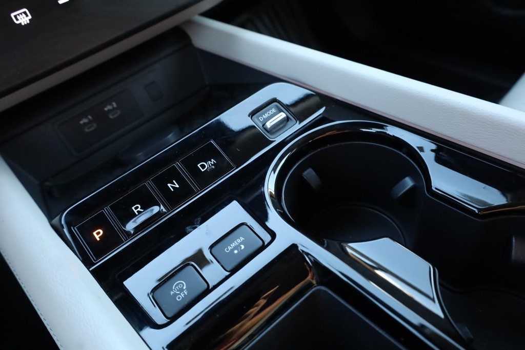 Nissan Murano Vehicle Full-screen Gallery Image 19