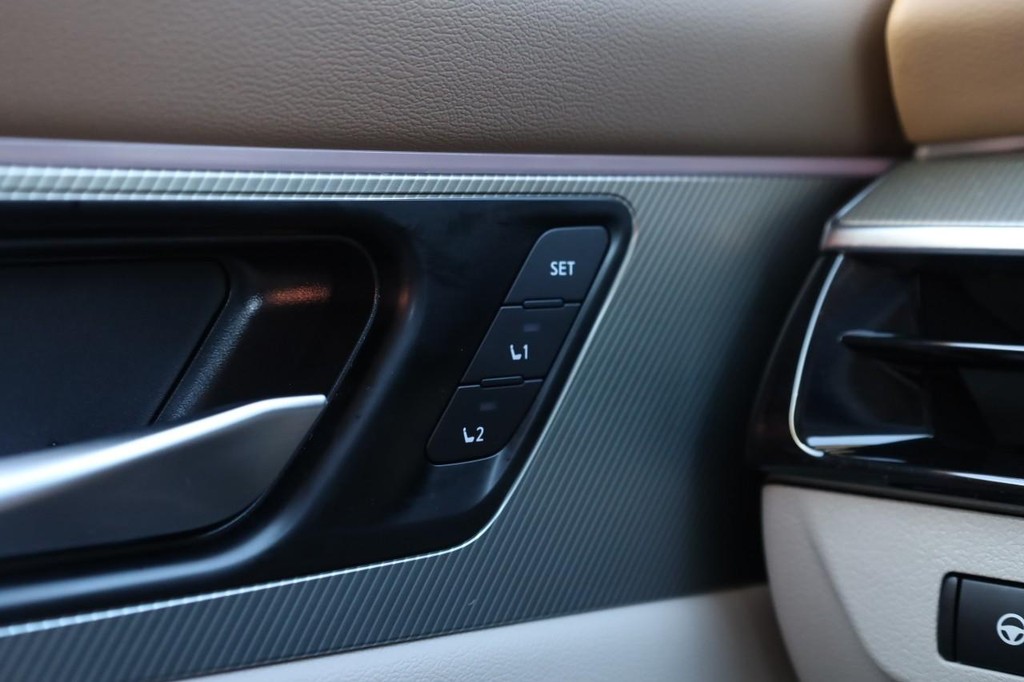 Nissan Murano Vehicle Full-screen Gallery Image 22
