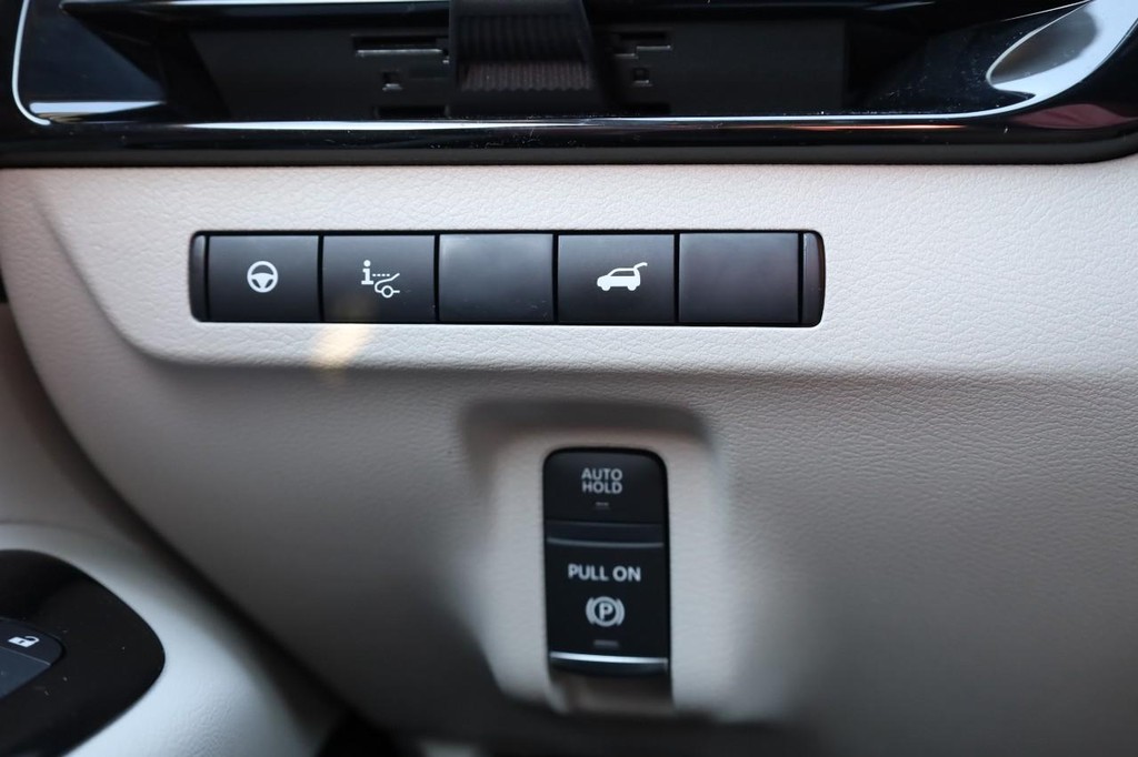 Nissan Murano Vehicle Full-screen Gallery Image 23