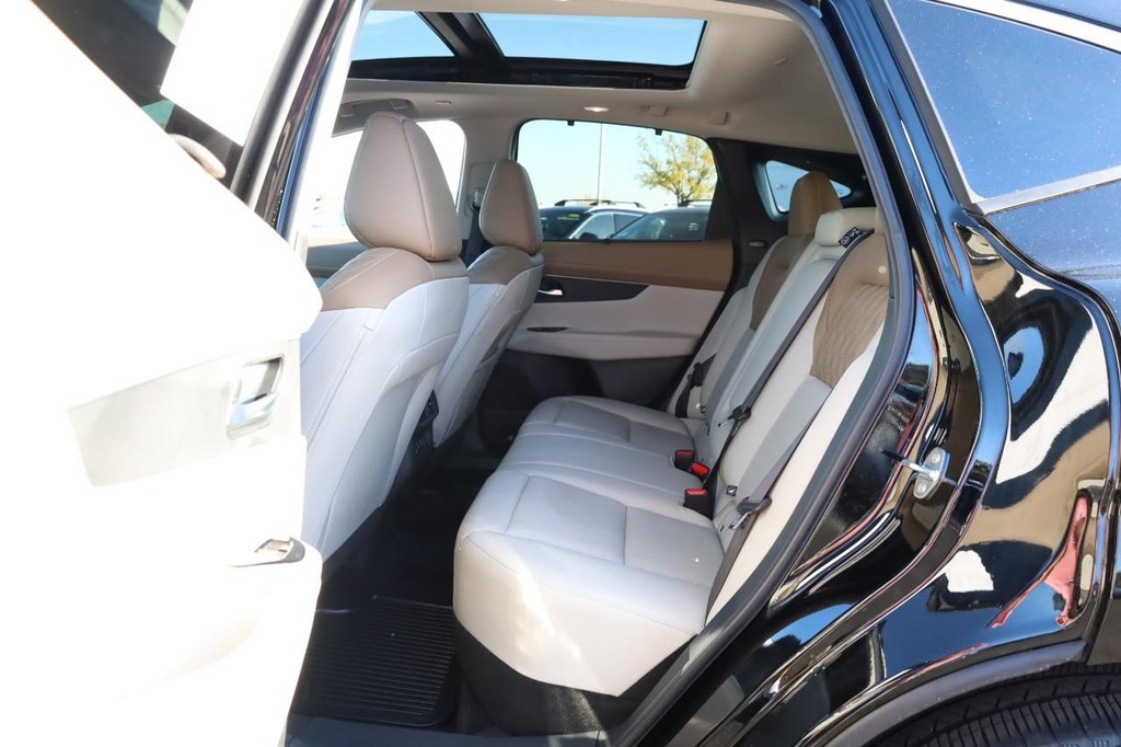Nissan Murano Vehicle Full-screen Gallery Image 25