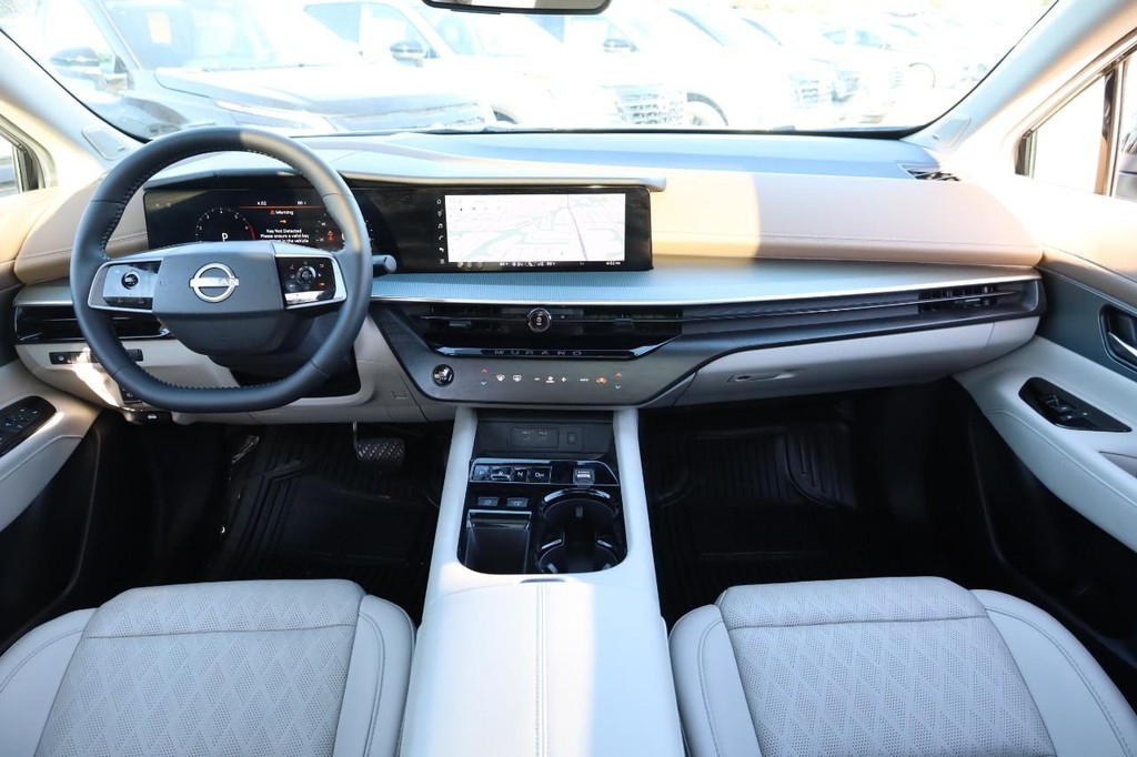 Nissan Murano Vehicle Full-screen Gallery Image 28