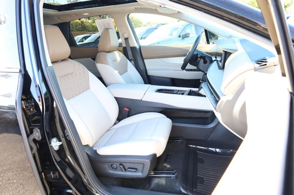 Nissan Murano Vehicle Full-screen Gallery Image 30