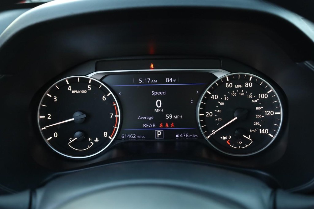 Nissan Altima Vehicle Full-screen Gallery Image 10