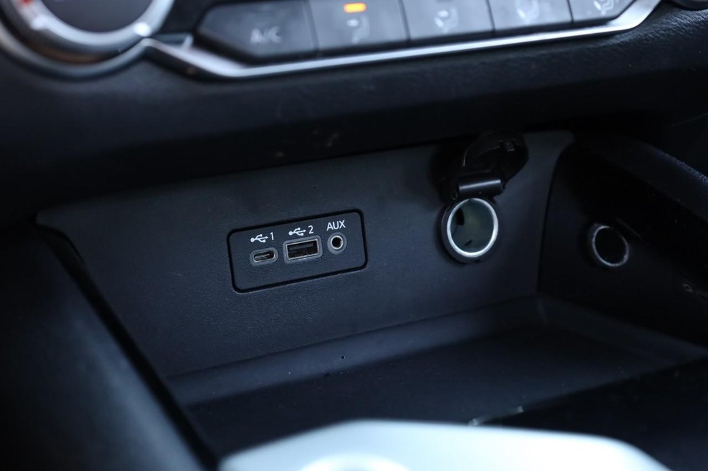 Nissan Altima Vehicle Full-screen Gallery Image 14