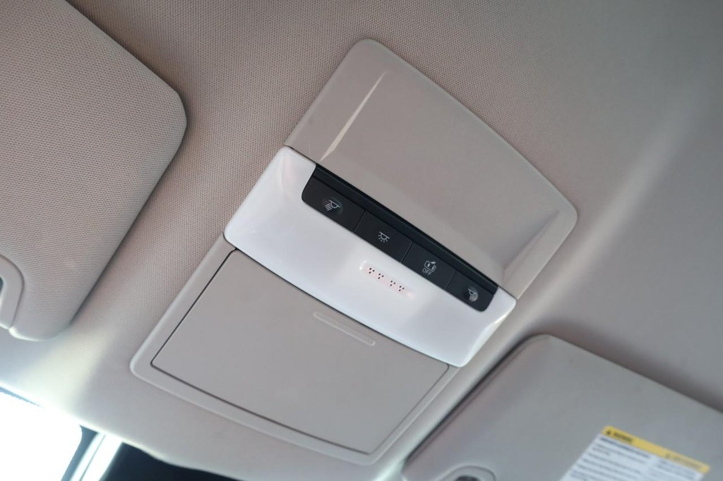 Nissan Altima Vehicle Full-screen Gallery Image 16