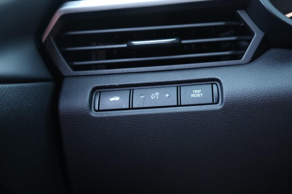 Nissan Altima Vehicle Full-screen Gallery Image 18