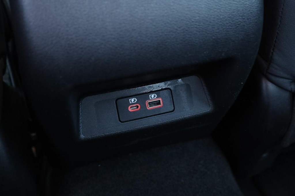 Nissan Altima Vehicle Full-screen Gallery Image 20