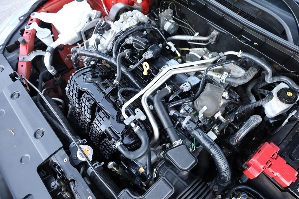 Nissan Altima Vehicle Full-screen Gallery Image 24