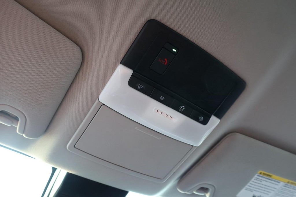 Nissan Altima Vehicle Full-screen Gallery Image 15