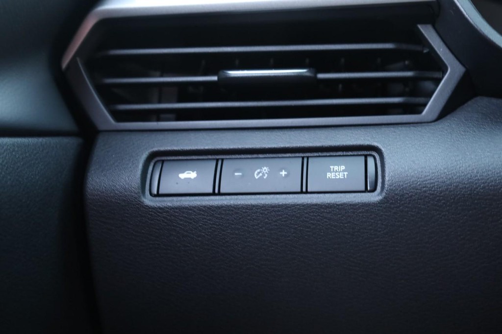 Nissan Altima Vehicle Full-screen Gallery Image 17