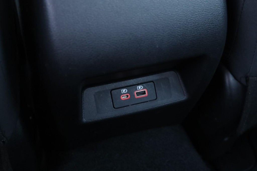 Nissan Altima Vehicle Full-screen Gallery Image 19