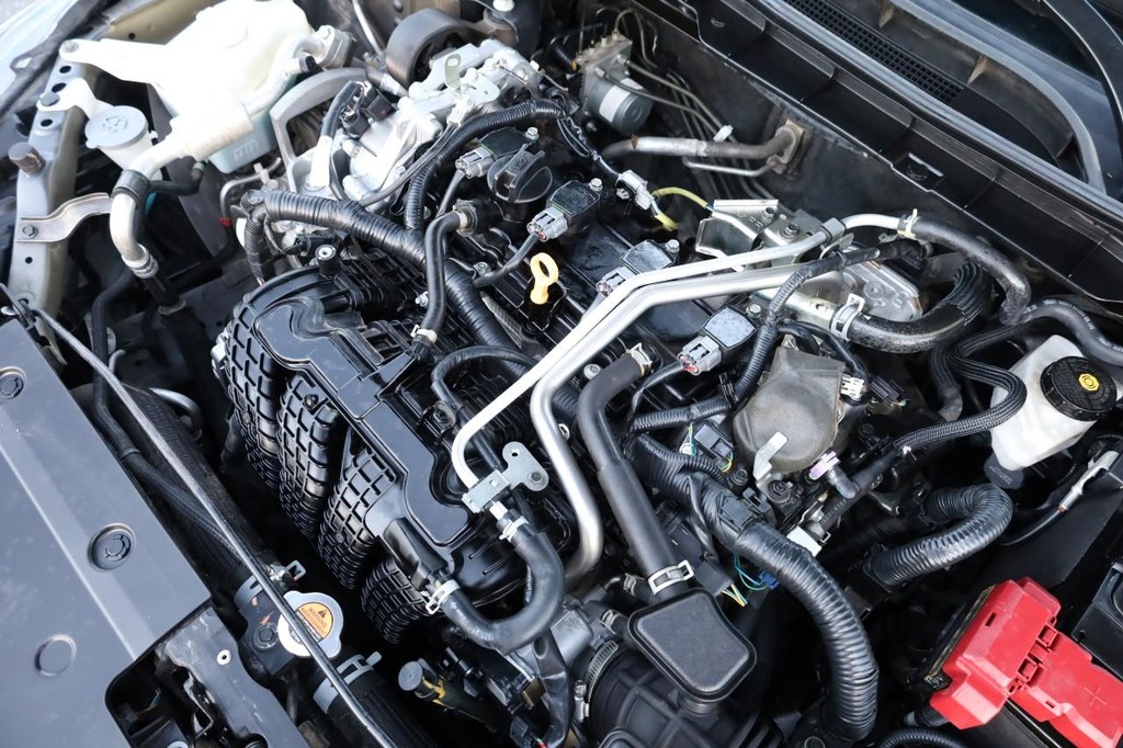 Nissan Altima Vehicle Full-screen Gallery Image 23