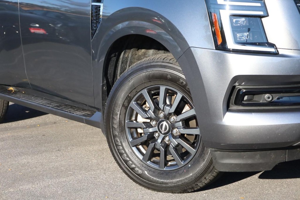 Nissan Armada Vehicle Full-screen Gallery Image 3