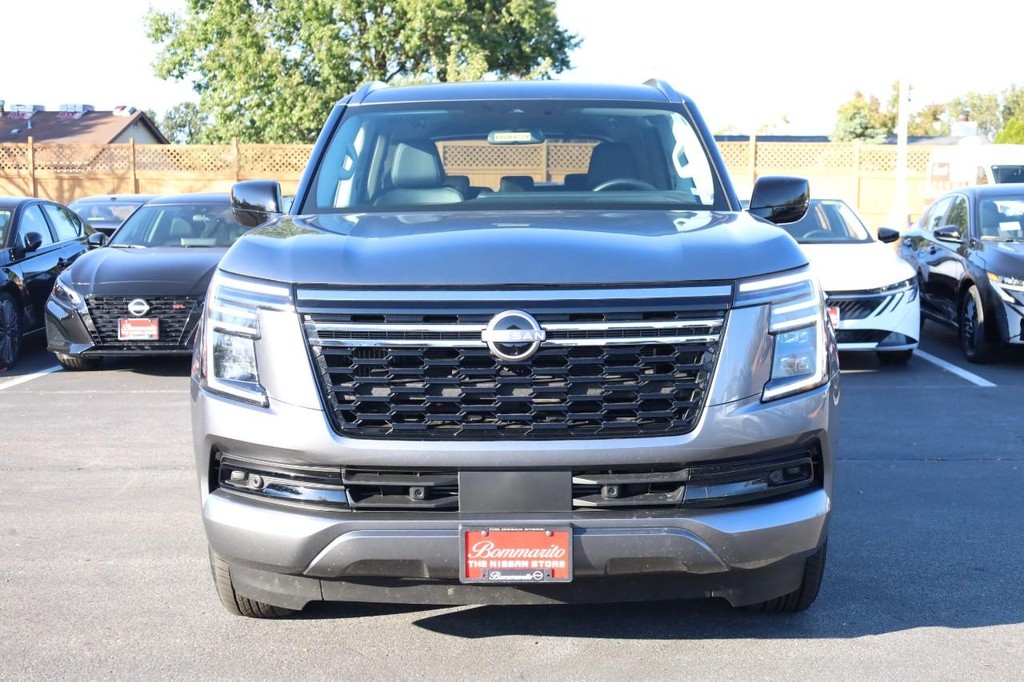 Nissan Armada Vehicle Full-screen Gallery Image 4
