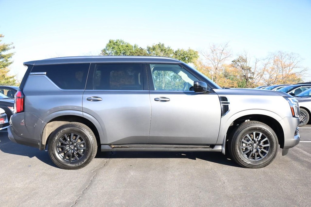 Nissan Armada Vehicle Full-screen Gallery Image 5