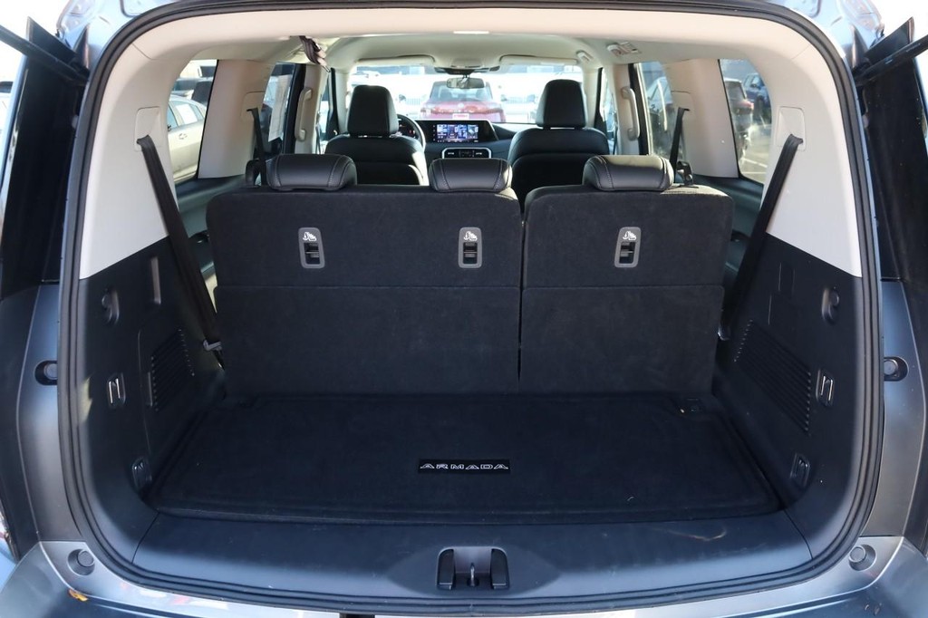 Nissan Armada Vehicle Full-screen Gallery Image 7
