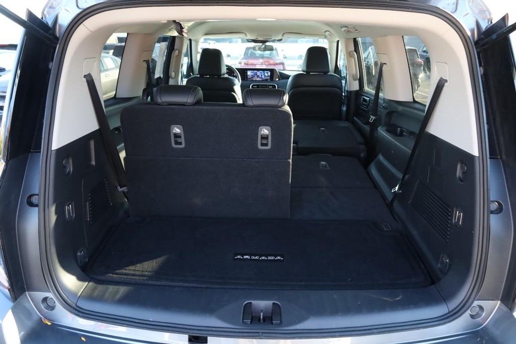 Nissan Armada Vehicle Full-screen Gallery Image 8