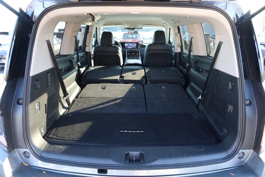 Nissan Armada Vehicle Full-screen Gallery Image 9
