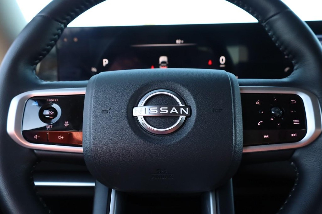 Nissan Armada Vehicle Full-screen Gallery Image 11