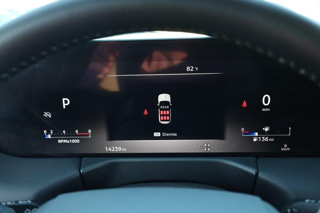 Nissan Armada Vehicle Full-screen Gallery Image 12