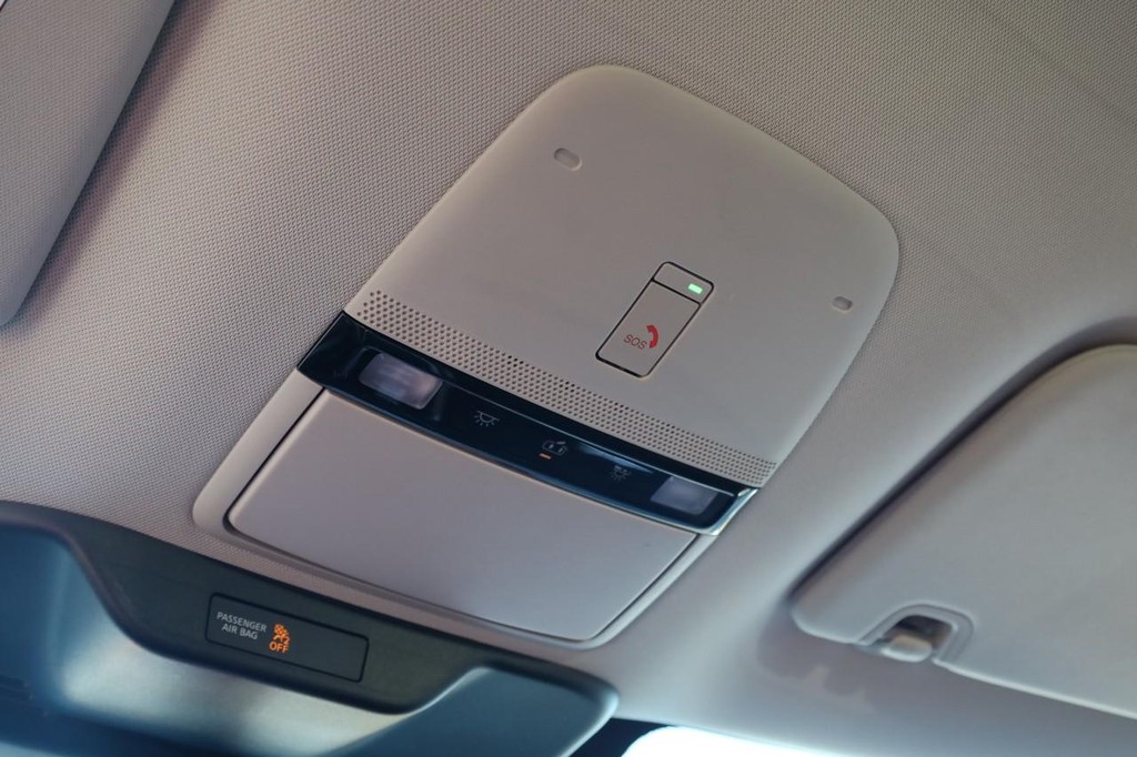 Nissan Armada Vehicle Full-screen Gallery Image 18