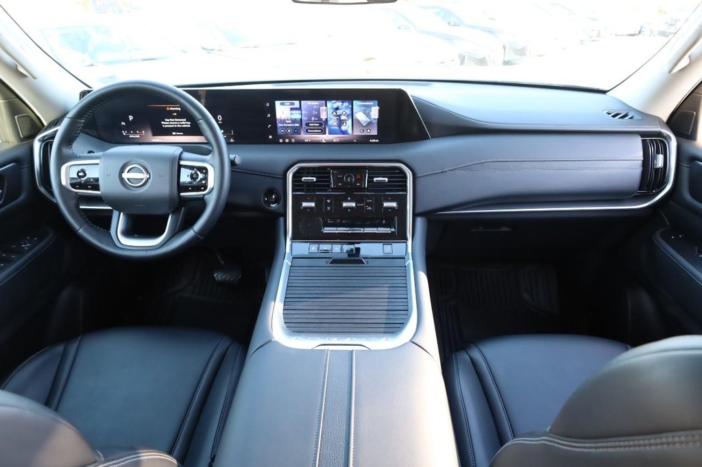 Nissan Armada Vehicle Full-screen Gallery Image 24