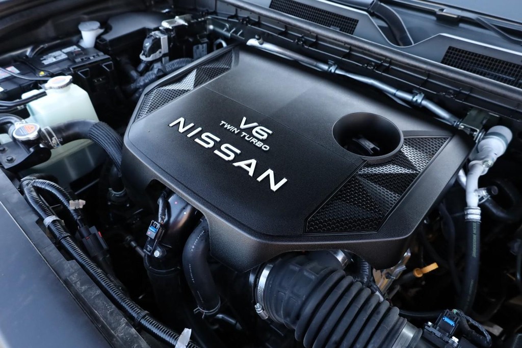 Nissan Armada Vehicle Full-screen Gallery Image 28
