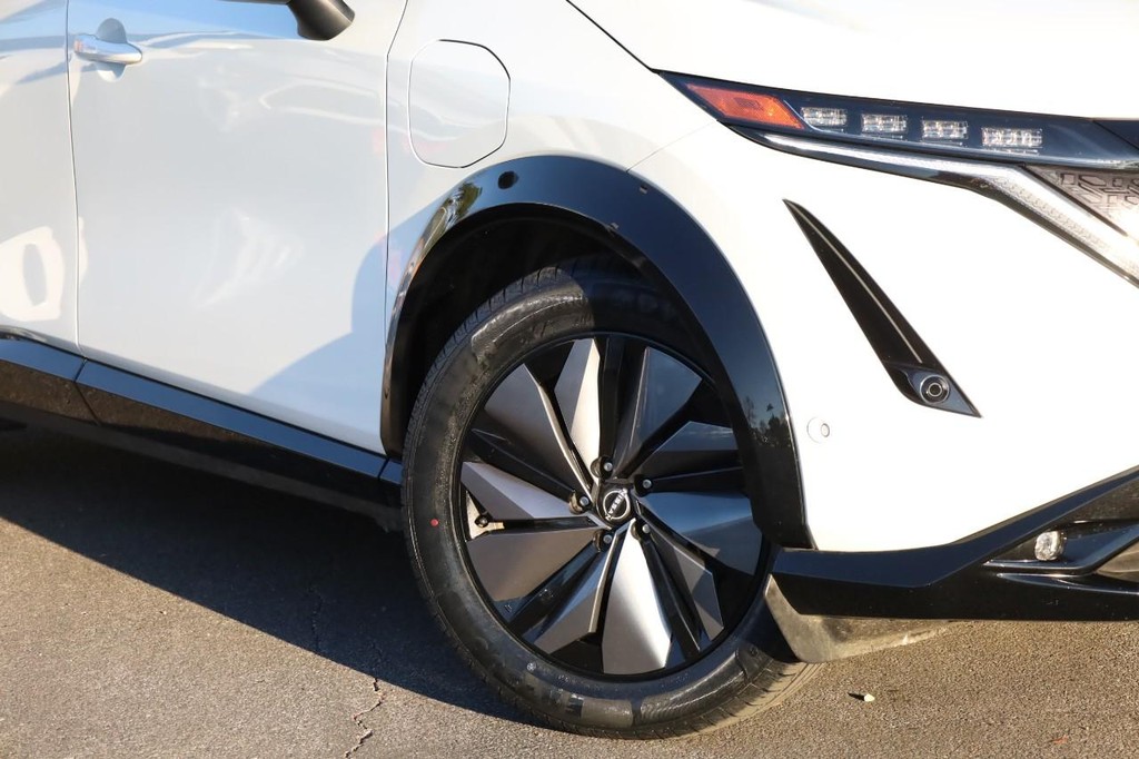 Nissan ARIYA Vehicle Full-screen Gallery Image 3
