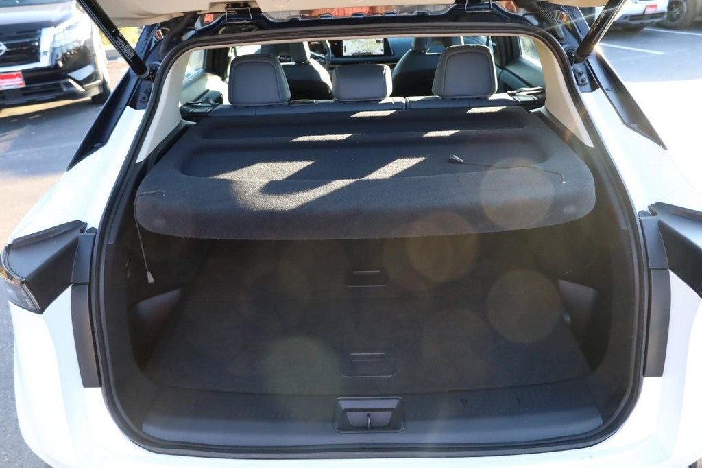 Nissan ARIYA Vehicle Full-screen Gallery Image 7
