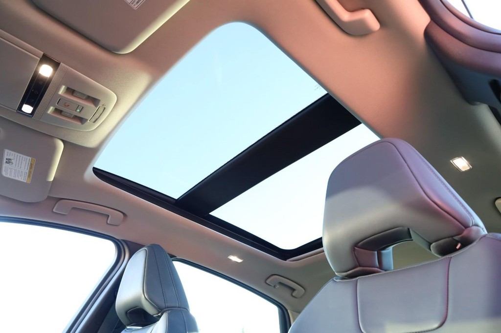 Nissan ARIYA Vehicle Full-screen Gallery Image 9