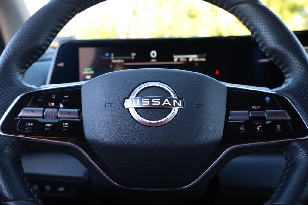 Nissan ARIYA Vehicle Full-screen Gallery Image 11