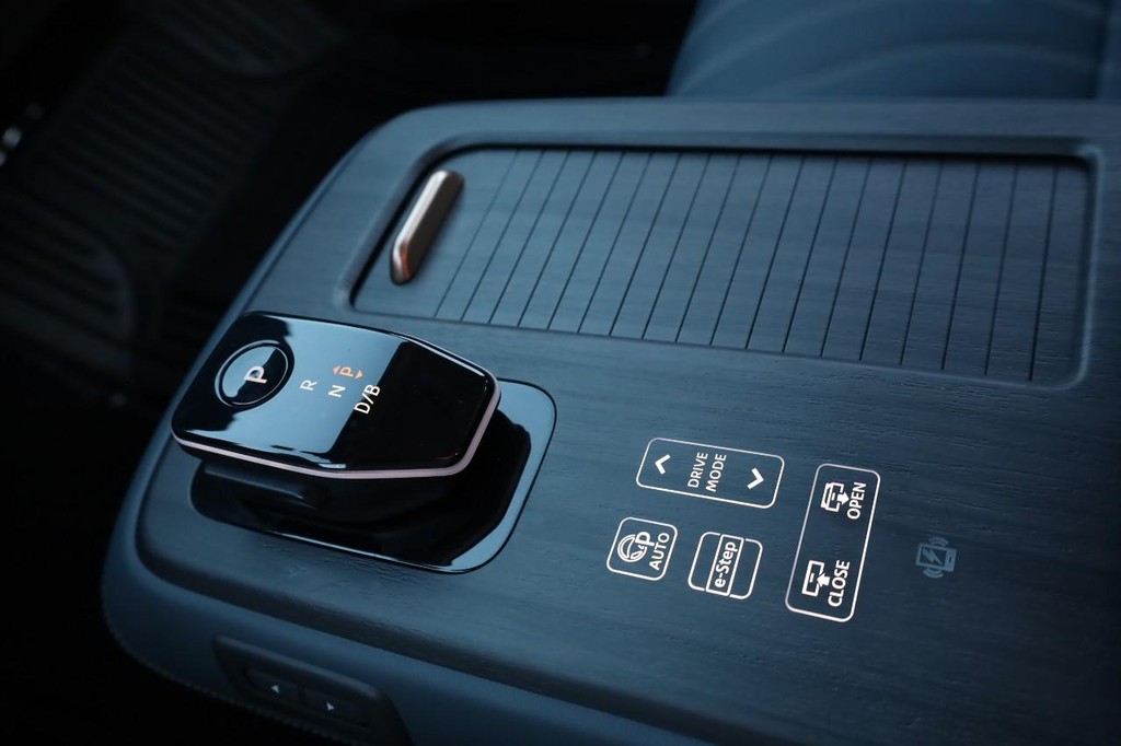 Nissan ARIYA Vehicle Full-screen Gallery Image 18