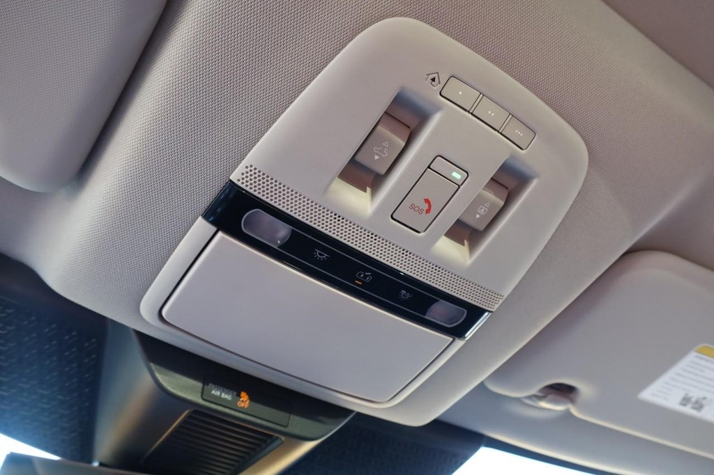 Nissan ARIYA Vehicle Full-screen Gallery Image 19