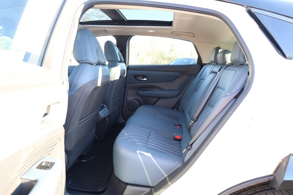 Nissan ARIYA Vehicle Full-screen Gallery Image 24