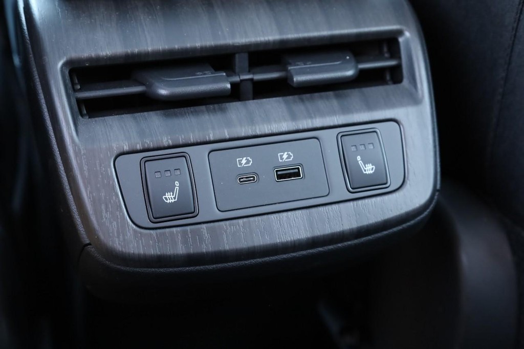 Nissan ARIYA Vehicle Full-screen Gallery Image 25