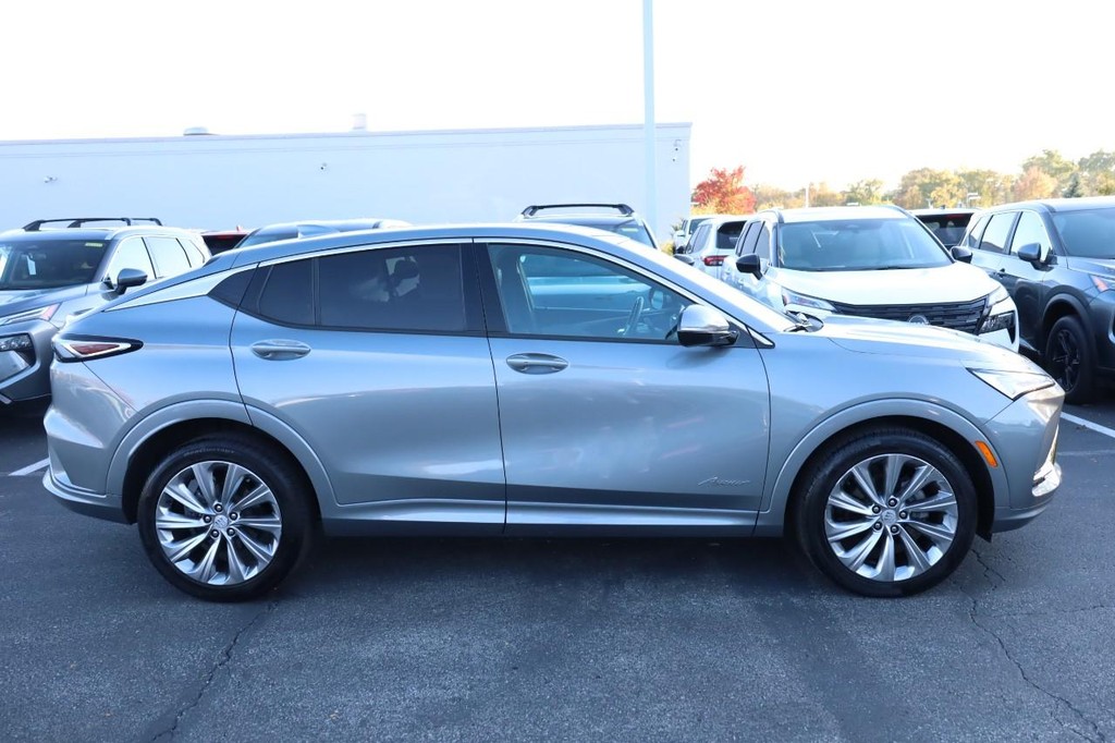 Buick Envista Vehicle Full-screen Gallery Image 5