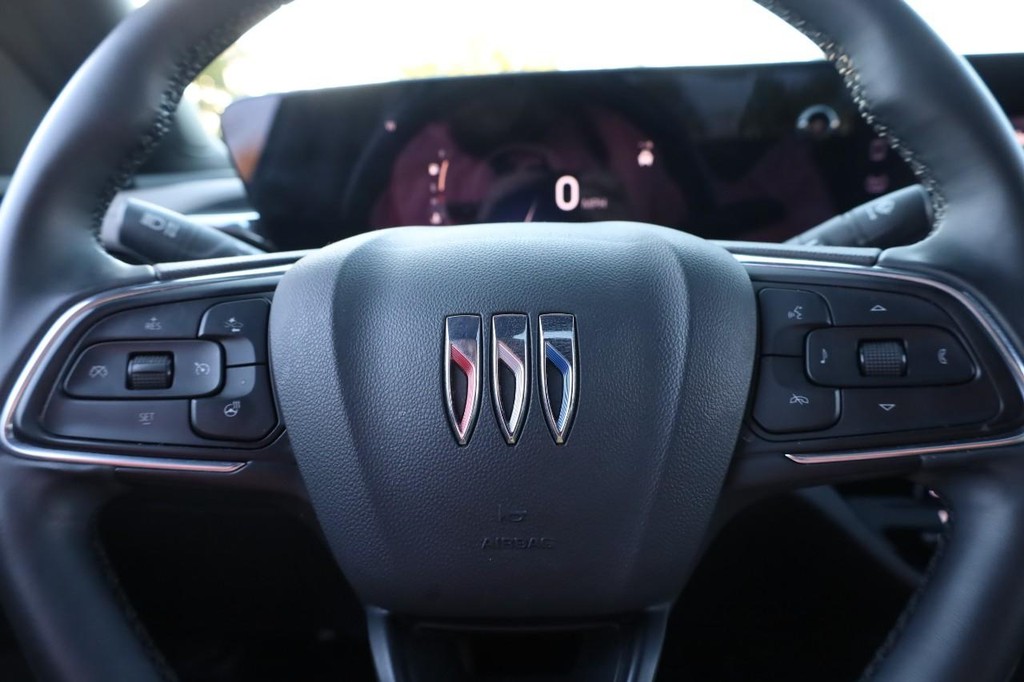 Buick Envista Vehicle Full-screen Gallery Image 10