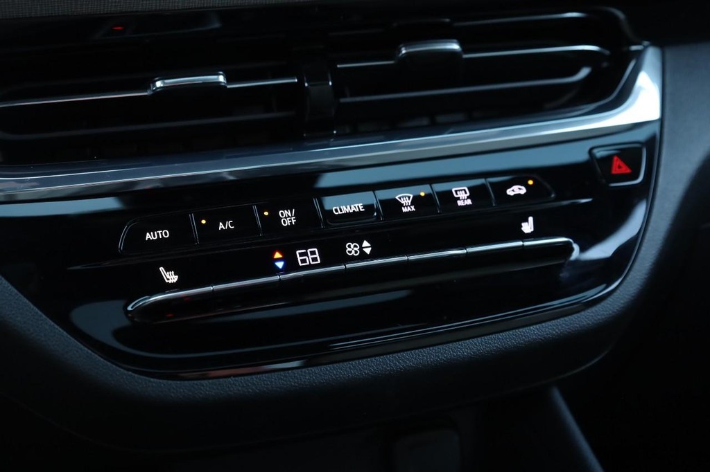 Buick Envista Vehicle Full-screen Gallery Image 14