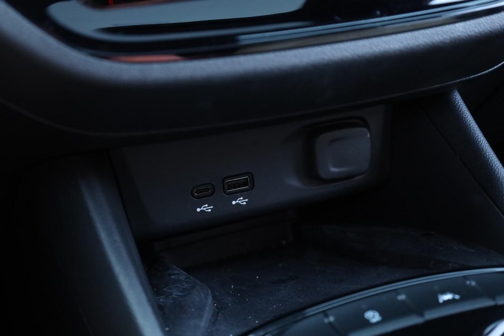 Buick Envista Vehicle Full-screen Gallery Image 15
